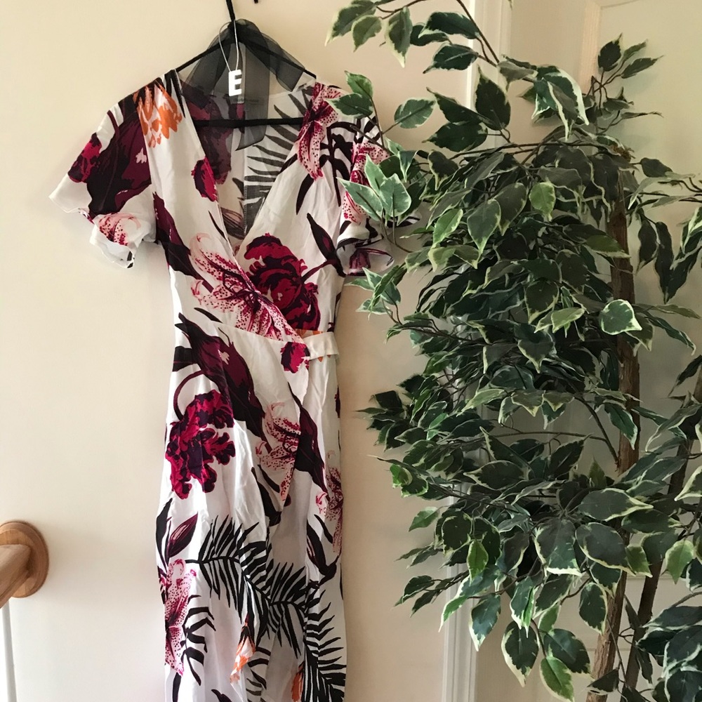 💓 Tropical Wrap Dress with Wow Factor